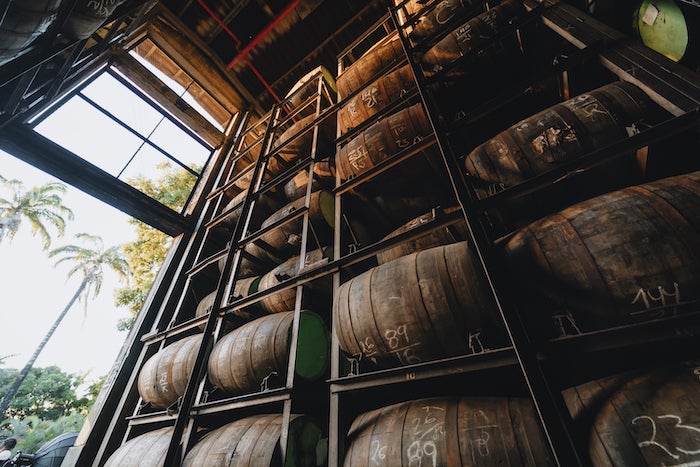 Diplomatico Reifung – Fasslager mit Ex-Bourbon-Fässern